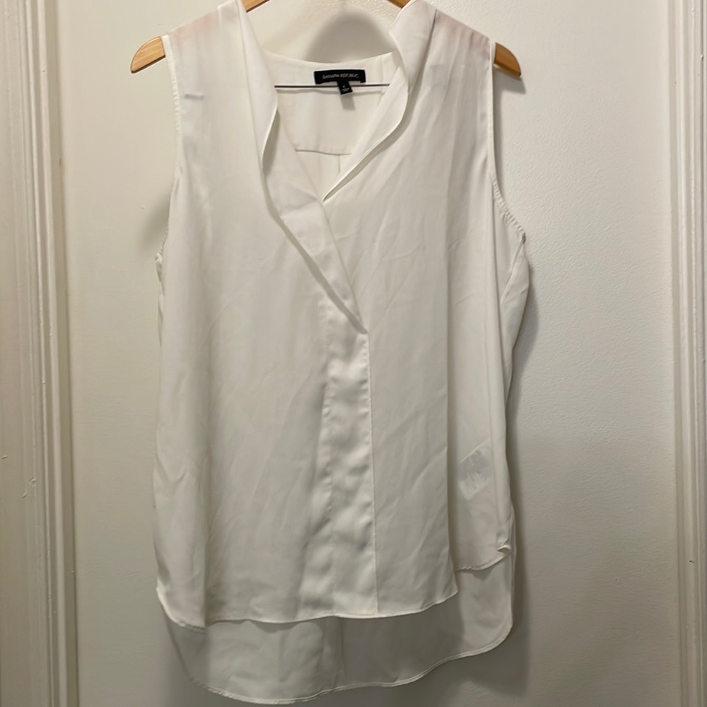 Banana Republic size Large white sleeveless blouse